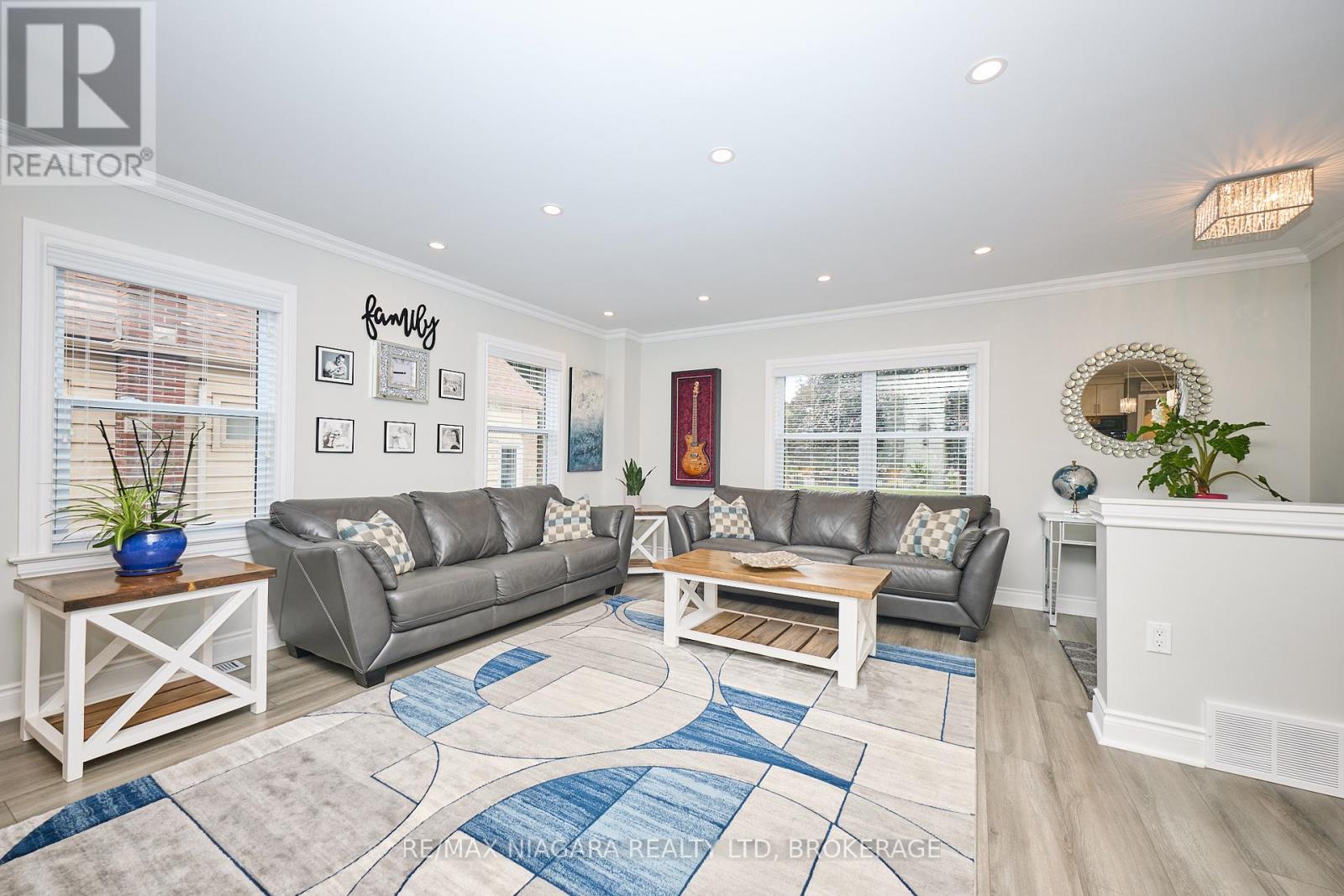 5667 Montrose Road, Niagara Falls, Ontario  L2H 1K9 - Photo 3 - X12371226