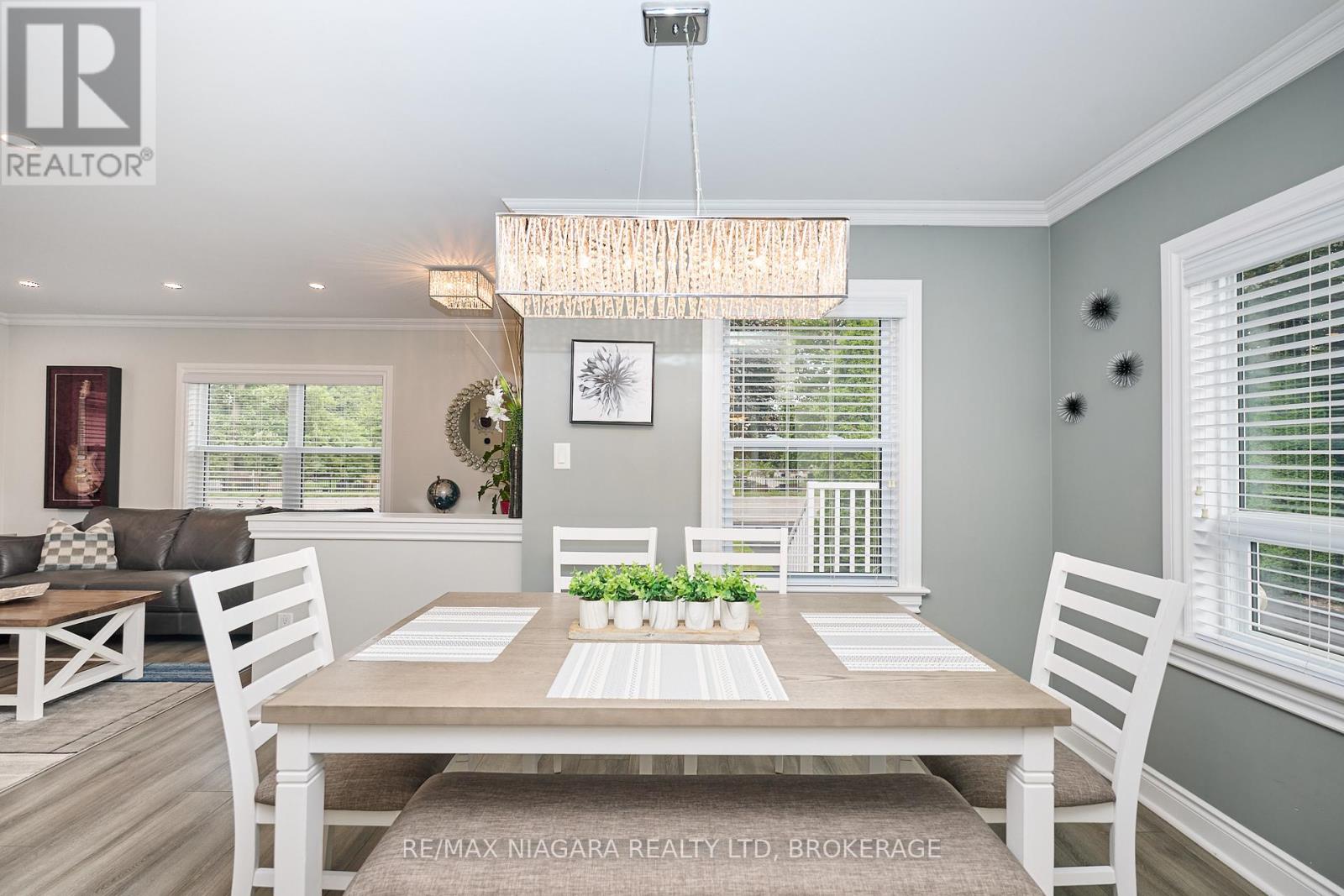 5667 Montrose Road, Niagara Falls, Ontario  L2H 1K9 - Photo 5 - X12371226