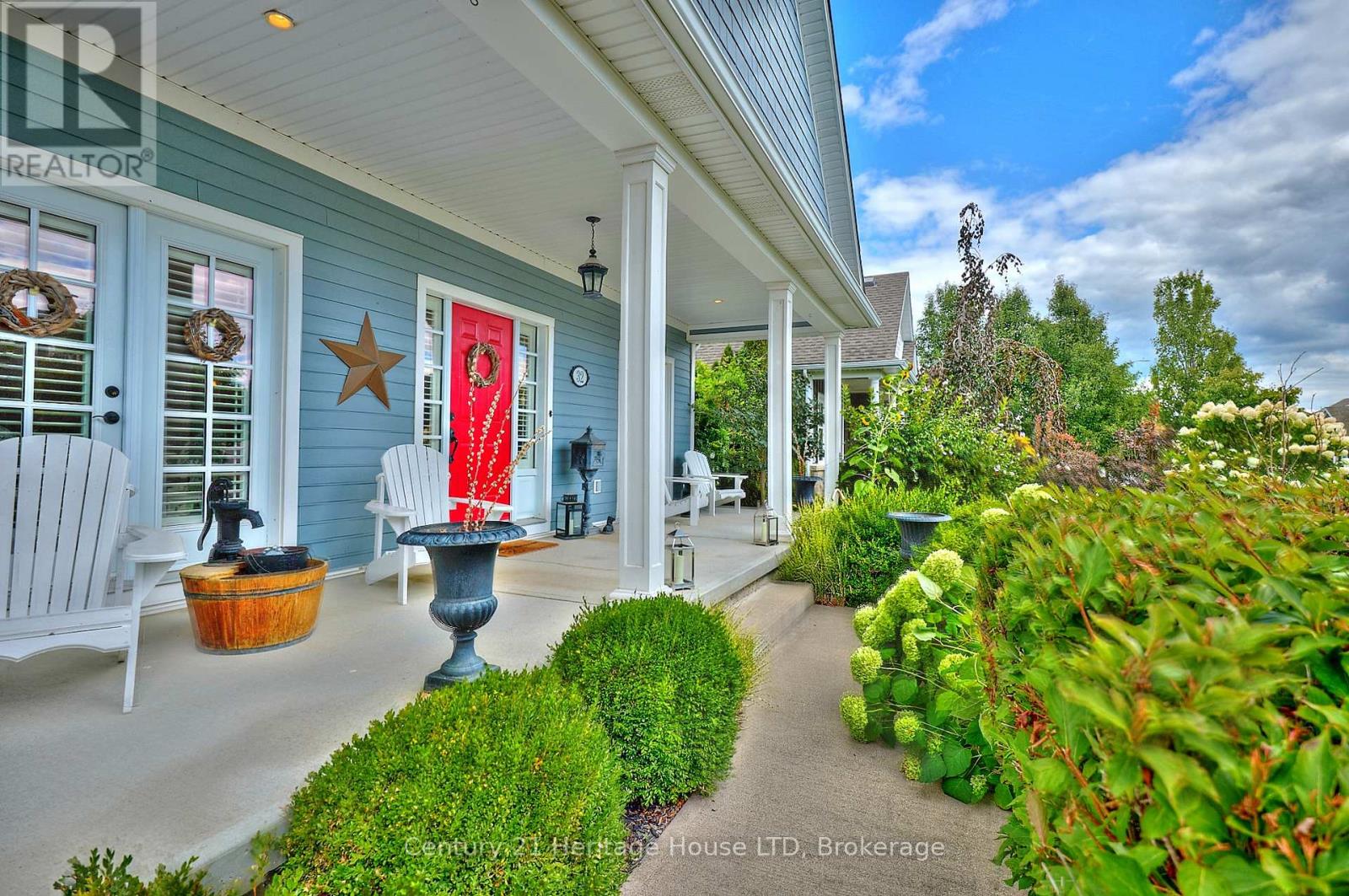 32 Sunrise Court, Fort Erie, Ontario  L0S 1N0 - Photo 3 - X12371468