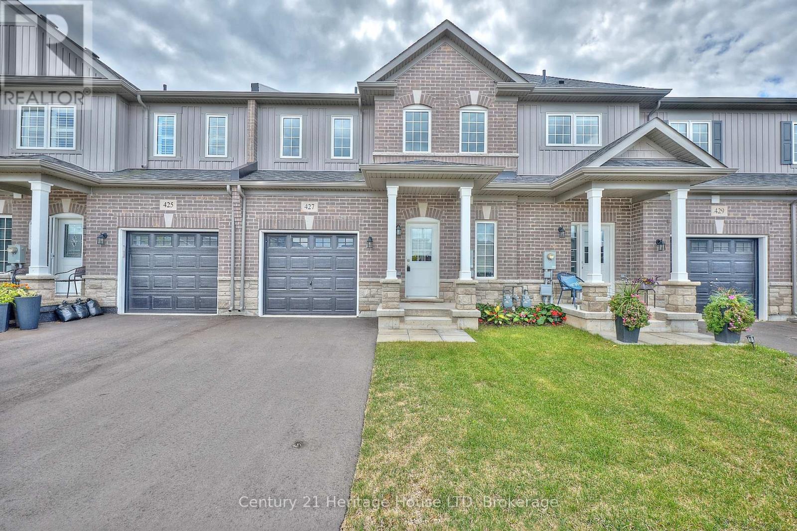 427 Williams Crescent, Fort Erie, Ontario  L2A 4P6 - Photo 2 - X12371476