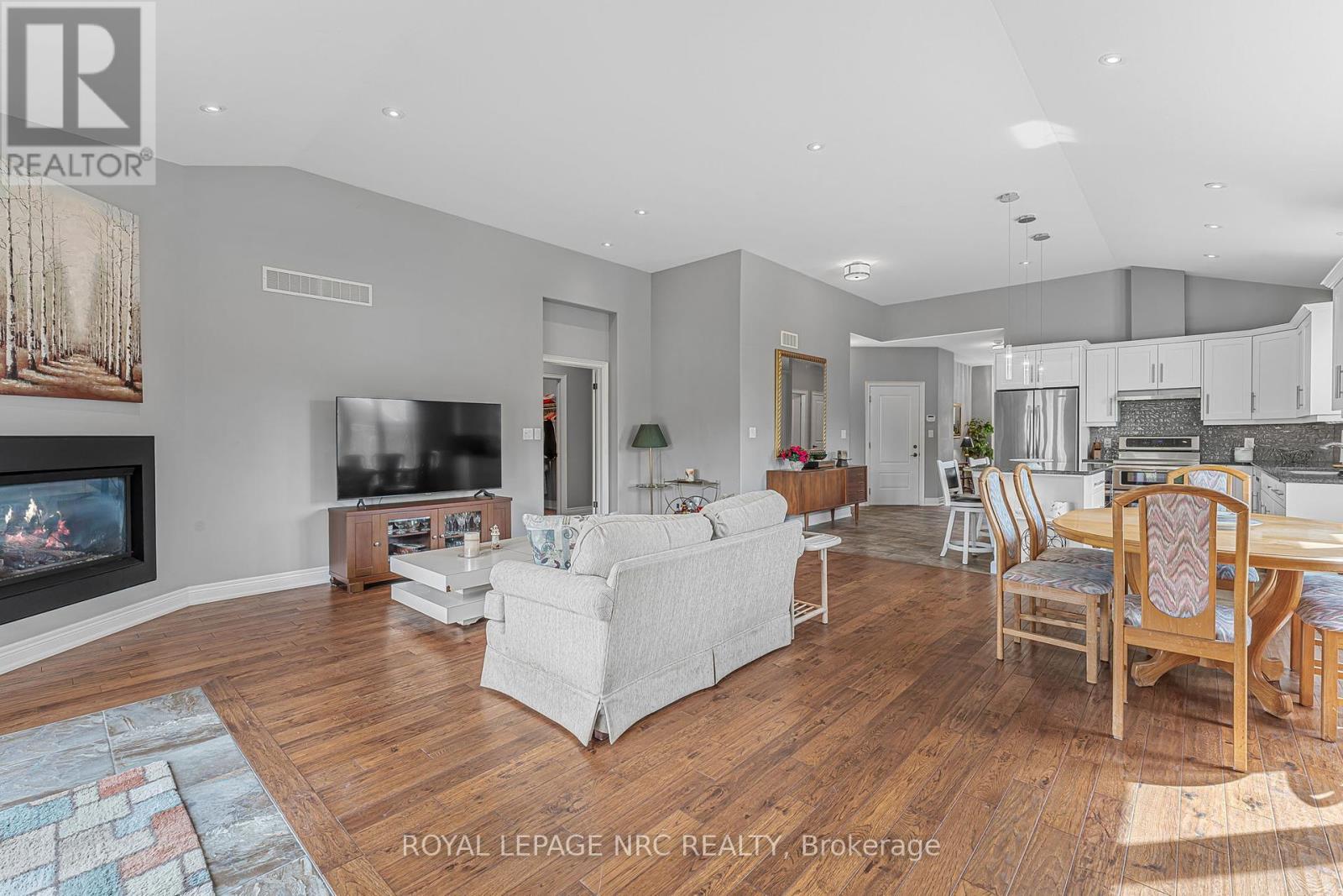 79 Sunrise Court, Fort Erie, Ontario  L0S 1N0 - Photo 15 - X12371672