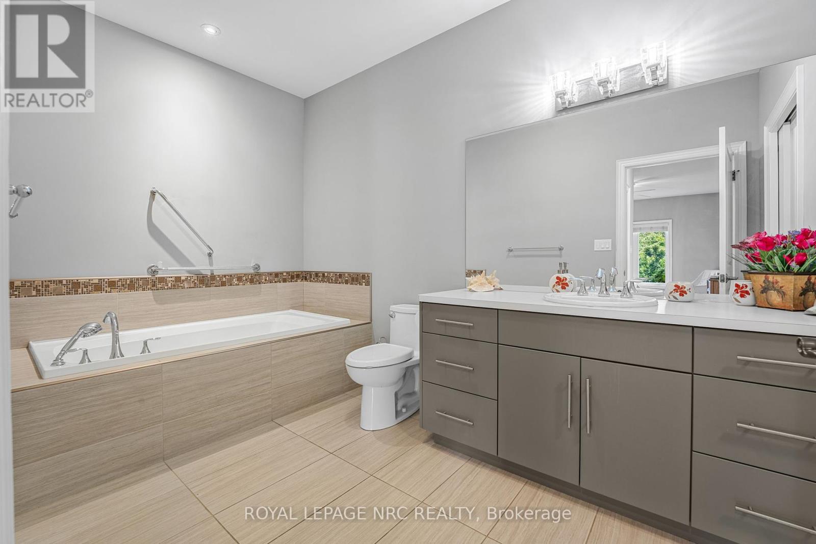 79 Sunrise Court, Fort Erie, Ontario  L0S 1N0 - Photo 21 - X12371672