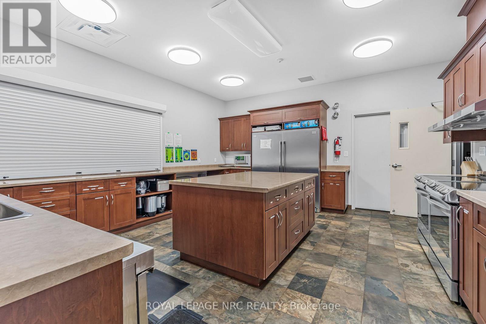 79 Sunrise Court, Fort Erie, Ontario  L0S 1N0 - Photo 47 - X12371672