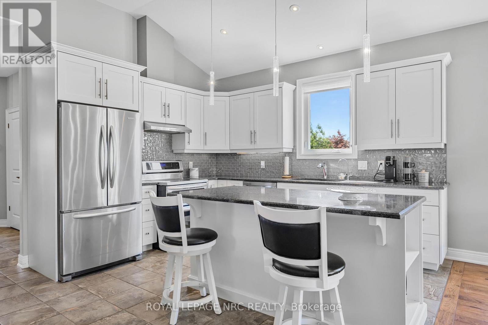 79 Sunrise Court, Fort Erie, Ontario  L0S 1N0 - Photo 9 - X12371672