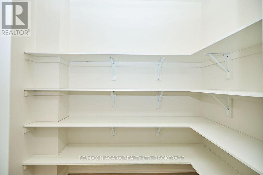 4229 Manson Lane, Lincoln, Ontario  L0R 1G0 - Photo 9 - X12372138