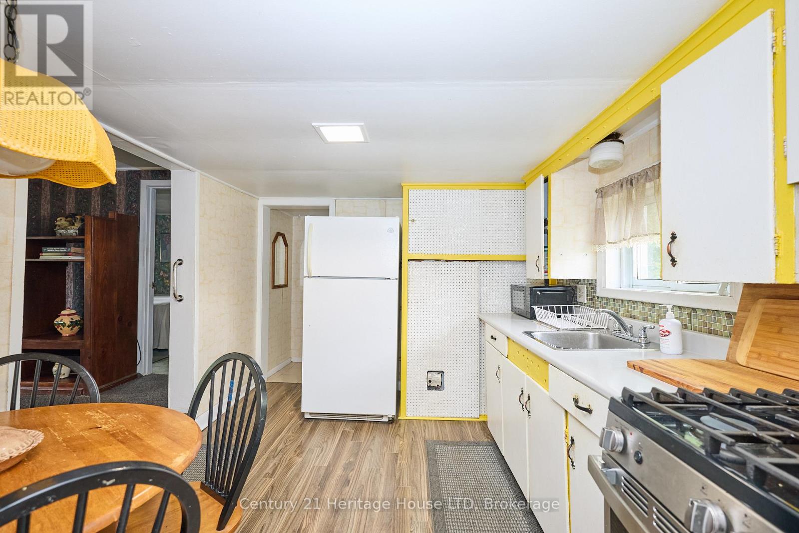 690 Bridge Street, Fort Erie, Ontario  L2A 5M4 - Photo 12 - X12373802