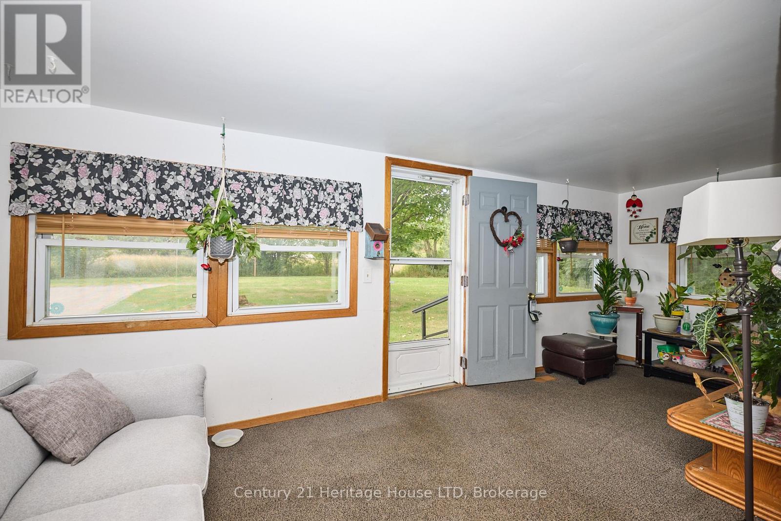 690 Bridge Street, Fort Erie, Ontario  L2A 5M4 - Photo 4 - X12373802