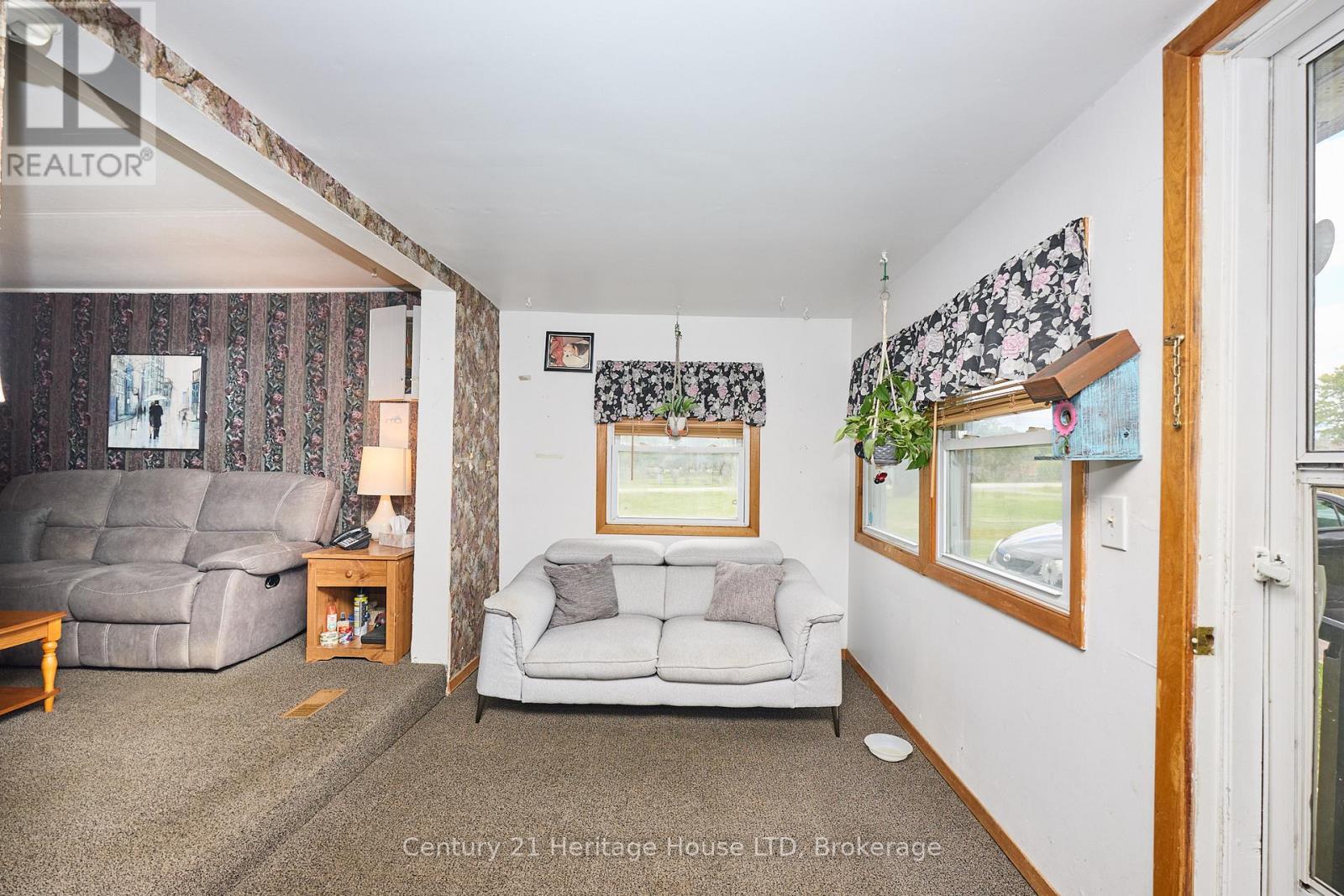 690 Bridge Street, Fort Erie, Ontario  L2A 5M4 - Photo 6 - X12373802