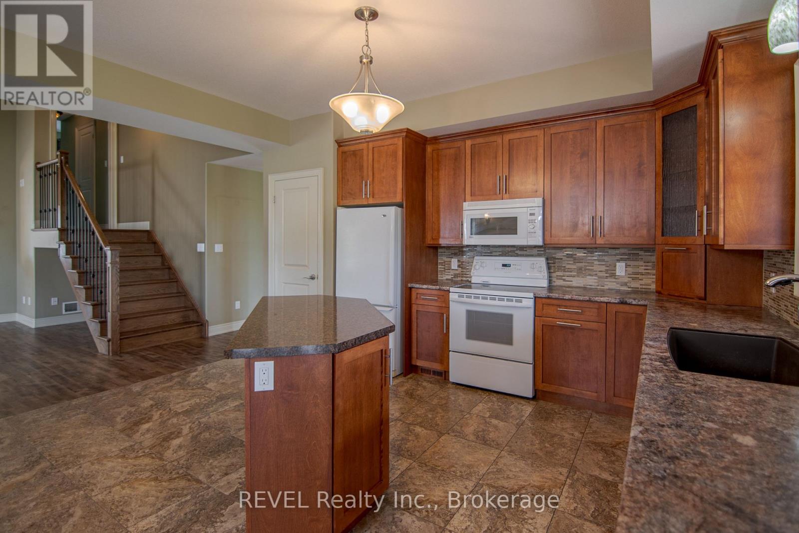 123 Michelle Court, Welland, Ontario  L3C 0A2 - Photo 10 - X12373891