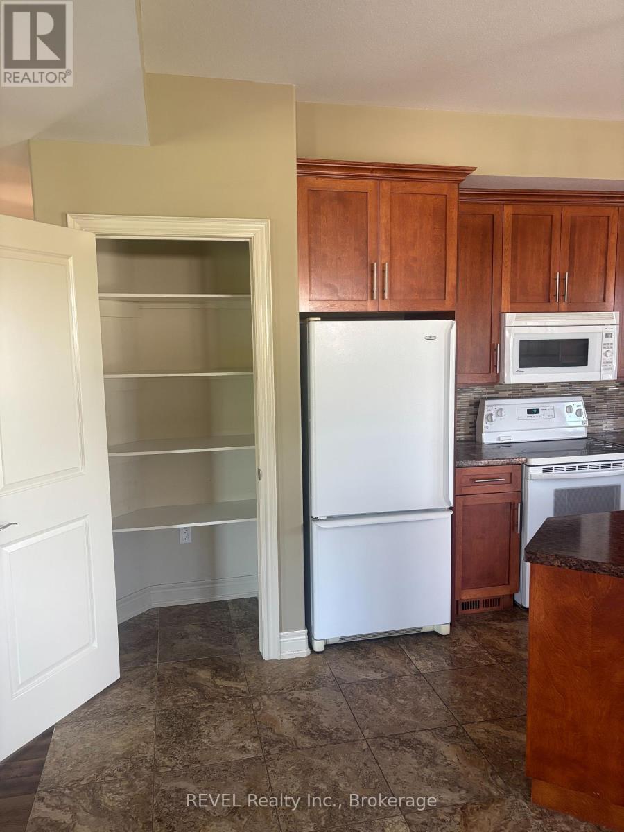 123 Michelle Court, Welland, Ontario  L3C 0A2 - Photo 11 - X12373891