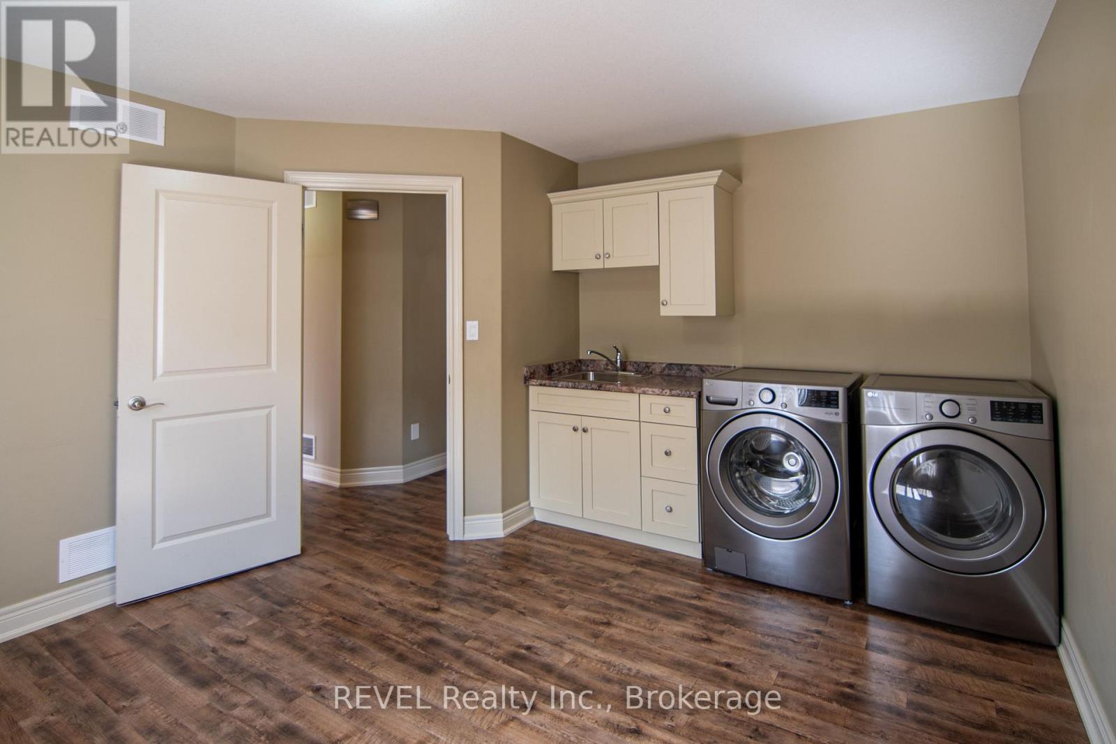 123 Michelle Court, Welland, Ontario  L3C 0A2 - Photo 22 - X12373891