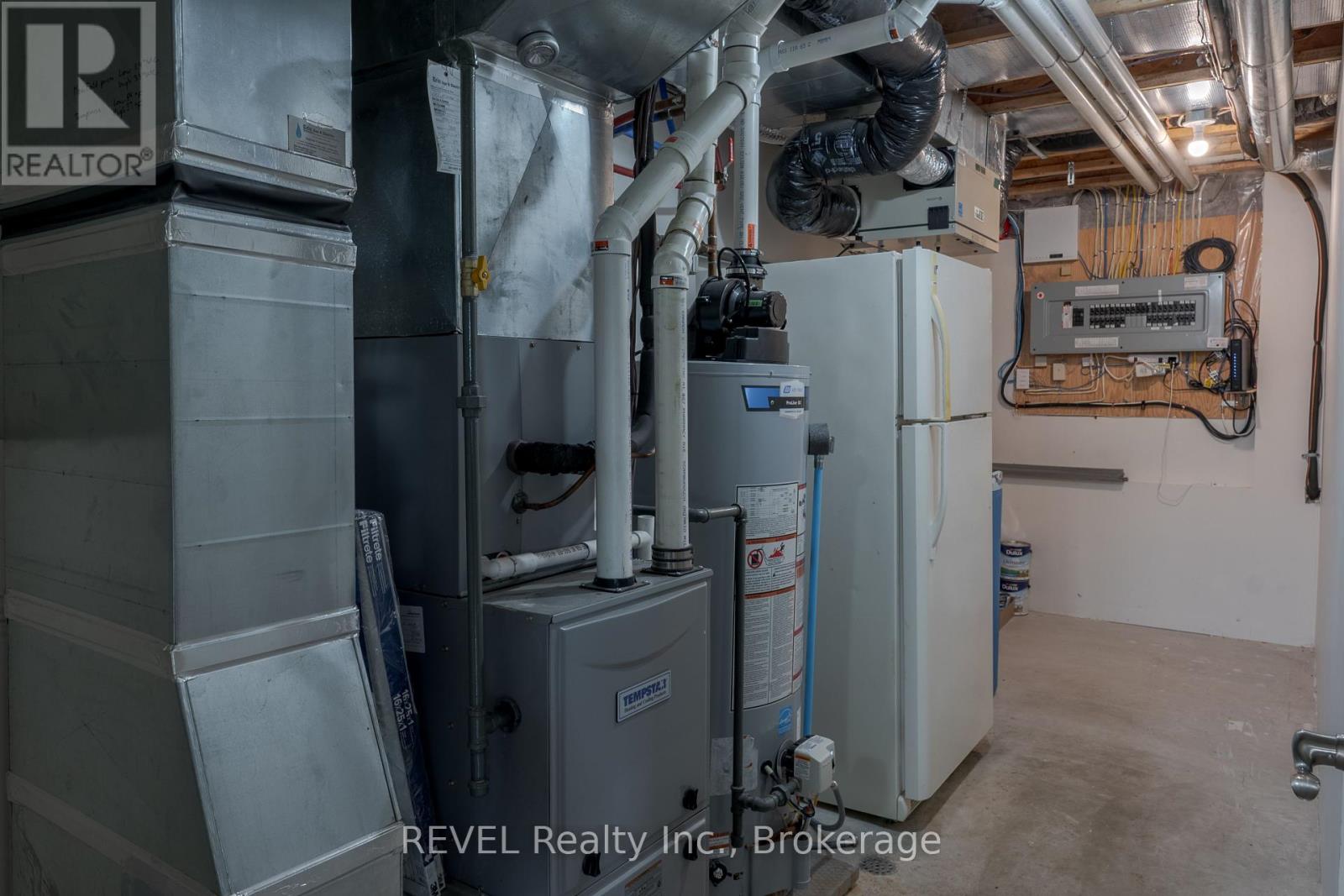 123 Michelle Court, Welland, Ontario  L3C 0A2 - Photo 35 - X12373891