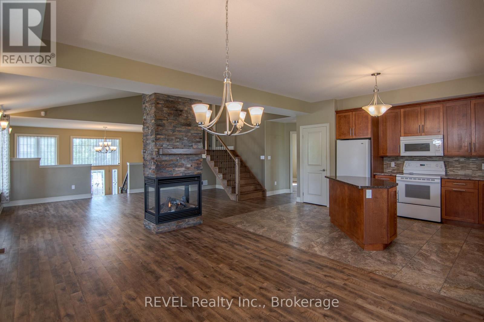 123 Michelle Court, Welland, Ontario  L3C 0A2 - Photo 6 - X12373891