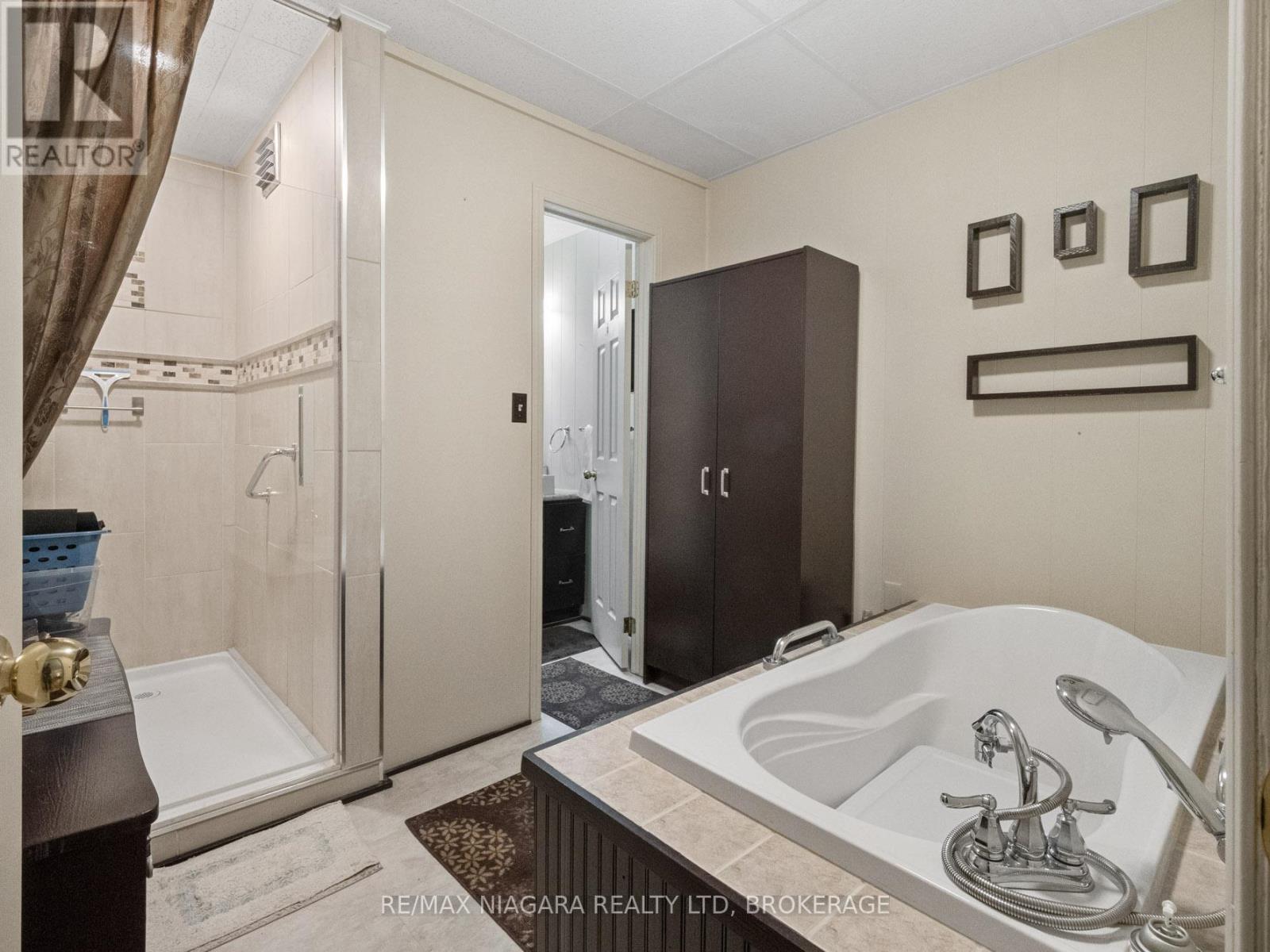 61 Queen Street, Fort Erie, Ontario  L2A 1T7 - Photo 25 - X12373939