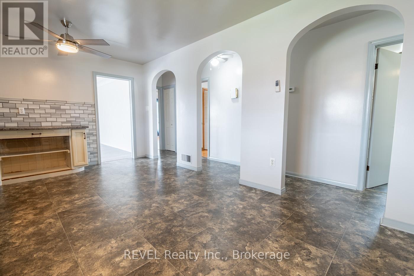 181 Cross Street, Port Colborne, Ontario  L3K 1L7 - Photo 15 - X12377826