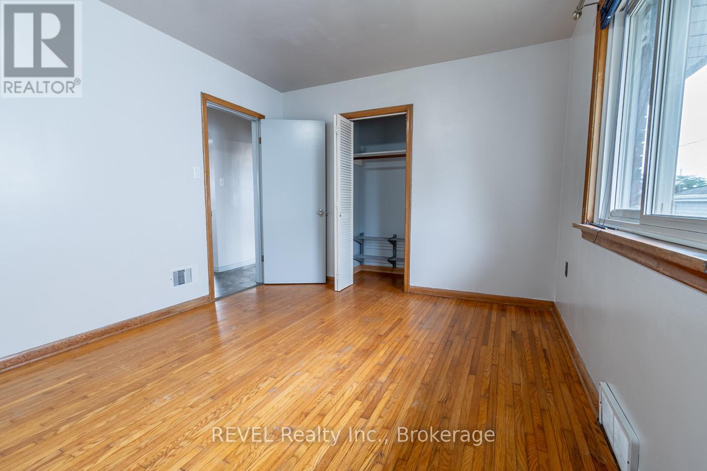 181 Cross Street, Port Colborne, Ontario  L3K 1L7 - Photo 22 - X12377826