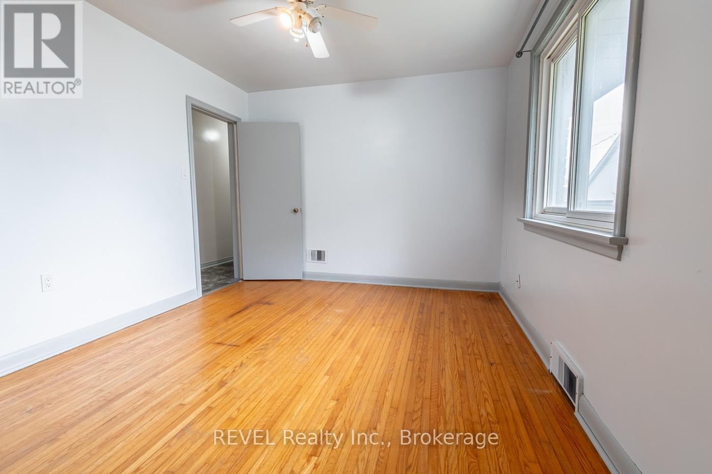 181 Cross Street, Port Colborne, Ontario  L3K 1L7 - Photo 25 - X12377826