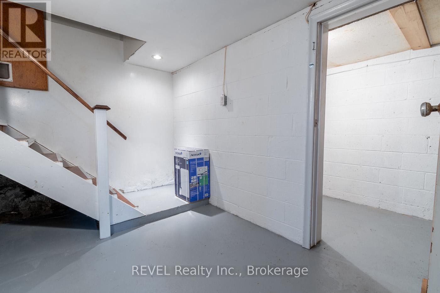 181 Cross Street, Port Colborne, Ontario  L3K 1L7 - Photo 27 - X12377826