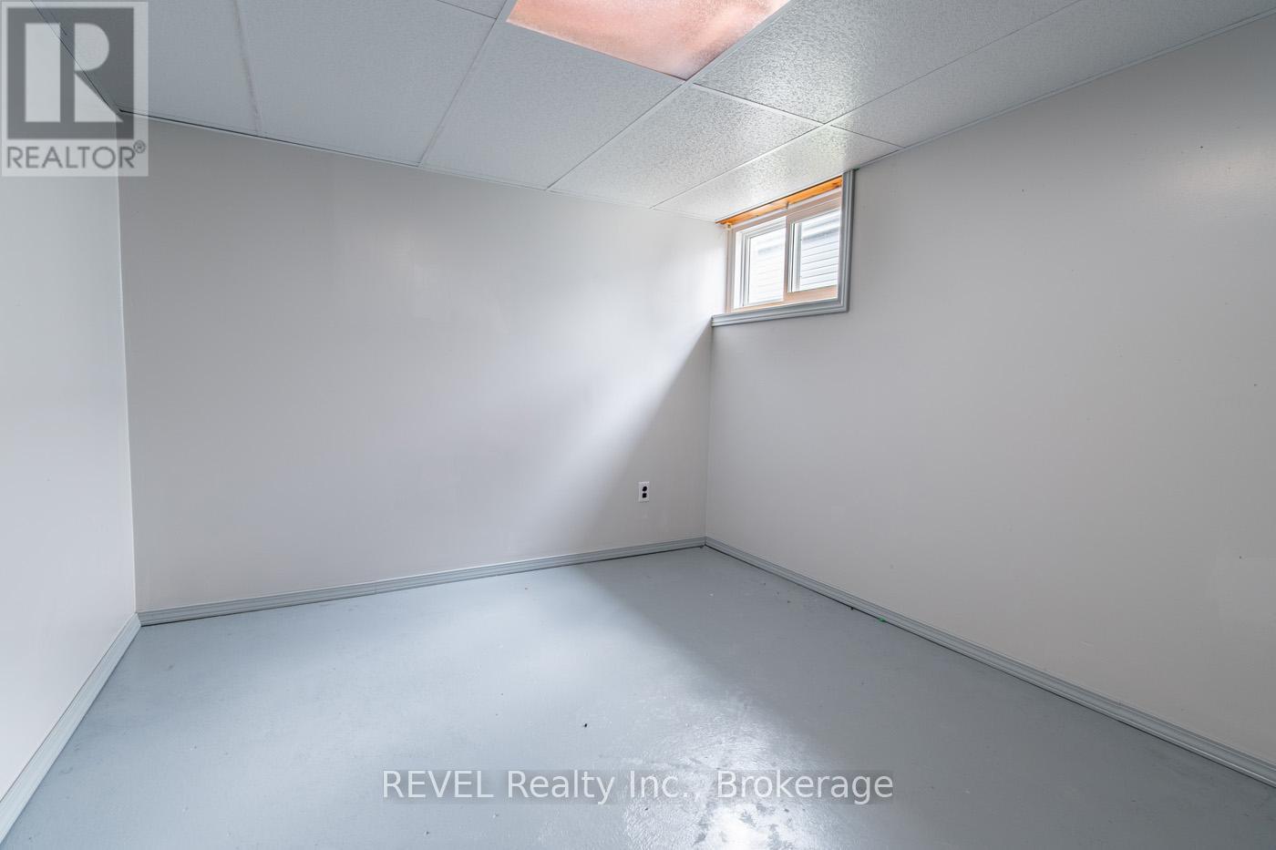 181 Cross Street, Port Colborne, Ontario  L3K 1L7 - Photo 38 - X12377826