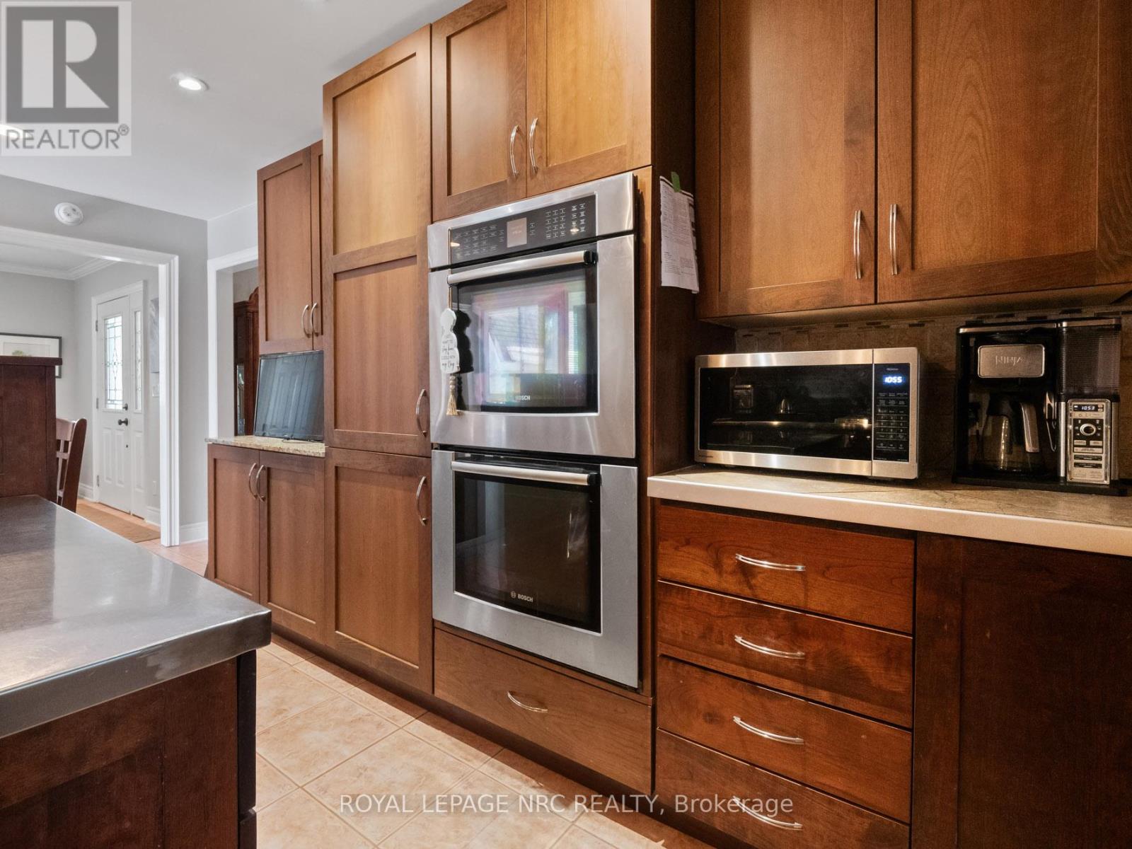 3920 Main Street, Niagara Falls, Ontario  L2G 6B6 - Photo 9 - X12377940