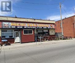 529 King Street, Welland, Ontario  L3B 3K4 - Photo 2 - X12378001