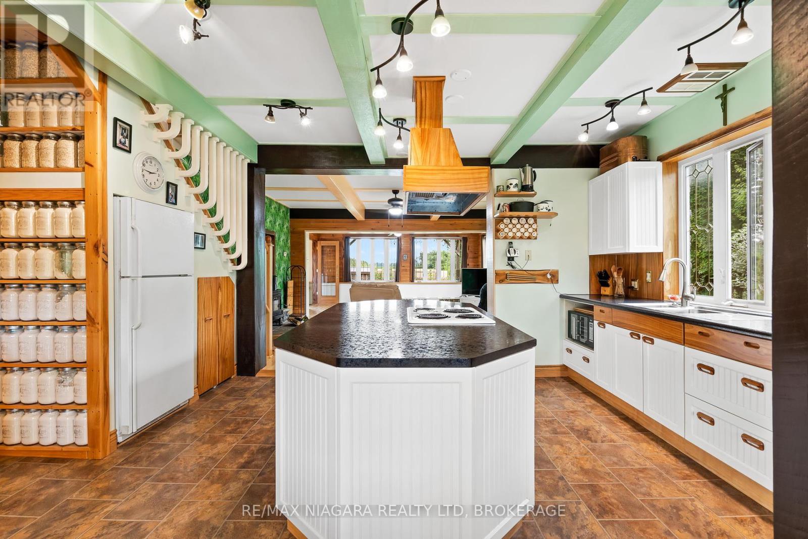 63023 Perry Road, Wainfleet, Ontario  L0R 2J0 - Photo 9 - X12378742