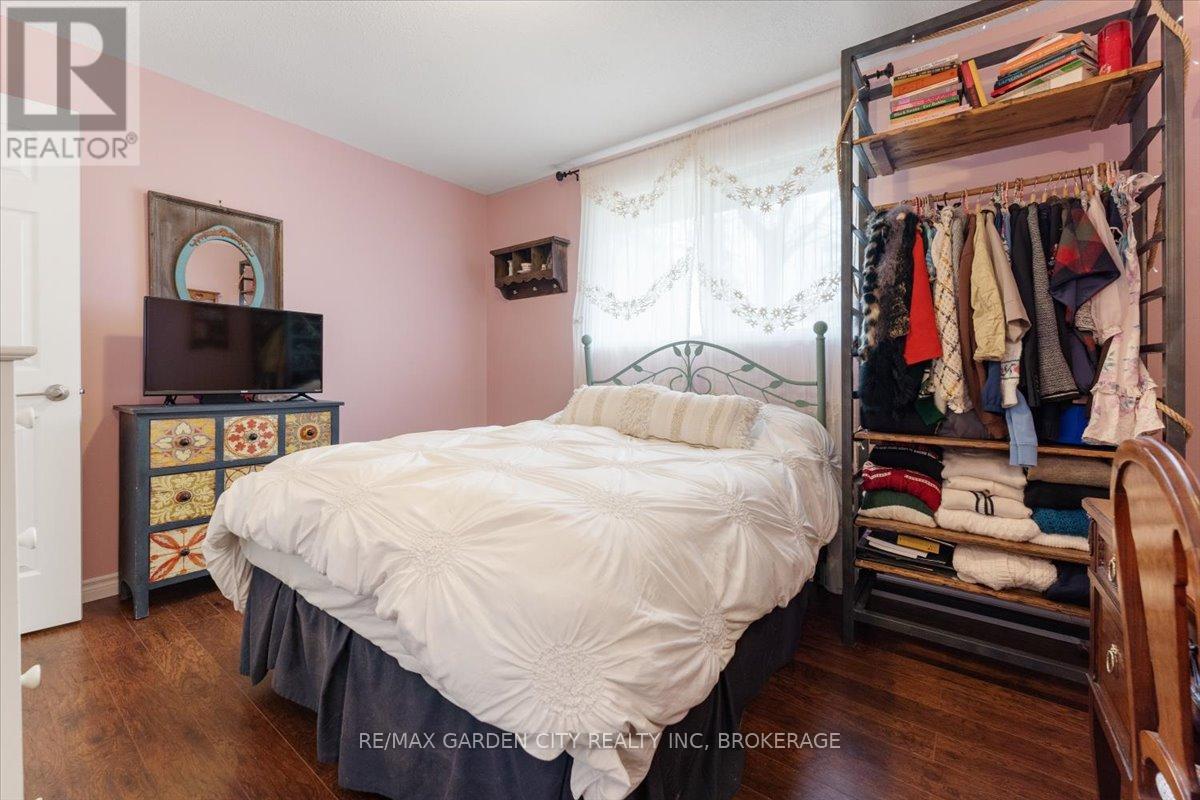 68 Barrington Drive, Welland, Ontario  L3C 5Z9 - Photo 10 - X12379152