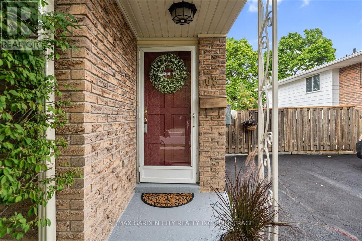 68 Barrington Drive, Welland, Ontario  L3C 5Z9 - Photo 2 - X12379152