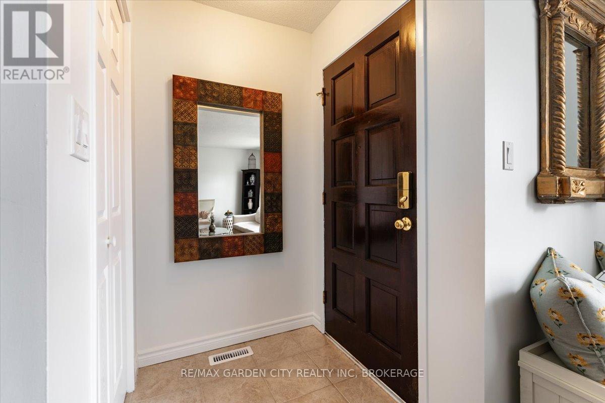 68 Barrington Drive, Welland, Ontario  L3C 5Z9 - Photo 3 - X12379152