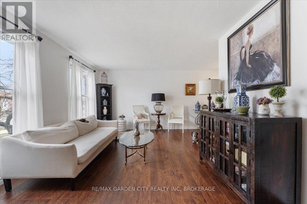 68 Barrington Drive, Welland, Ontario  L3C 5Z9 - Photo 4 - X12379152