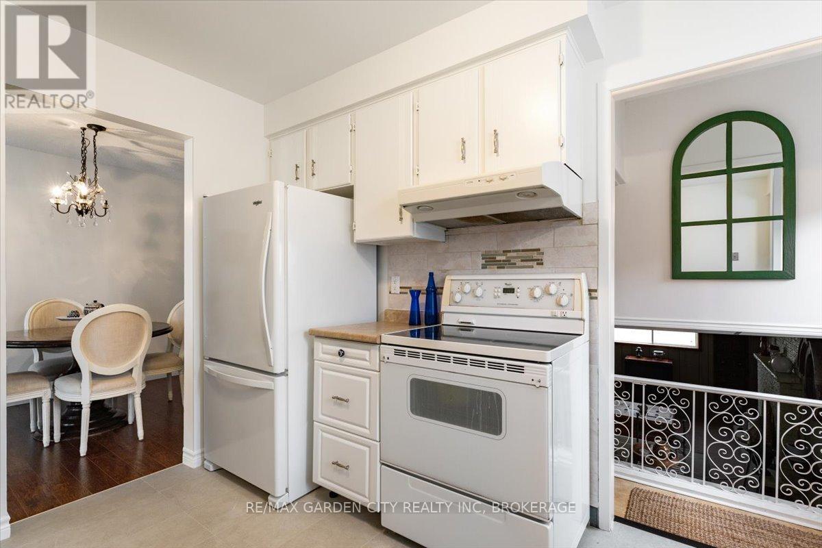 68 Barrington Drive, Welland, Ontario  L3C 5Z9 - Photo 8 - X12379152