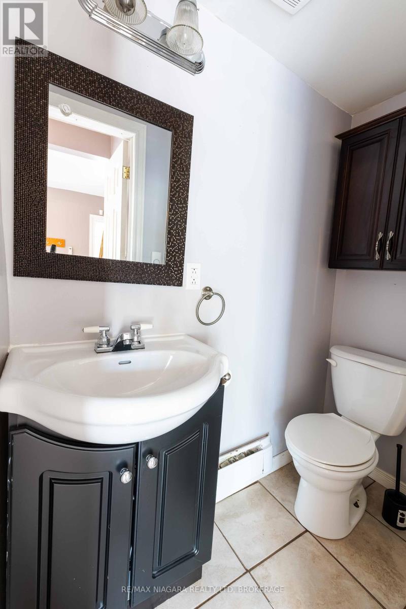 8 Garner Avenue, Welland, Ontario  L3B 2X6 - Photo 10 - X12380158