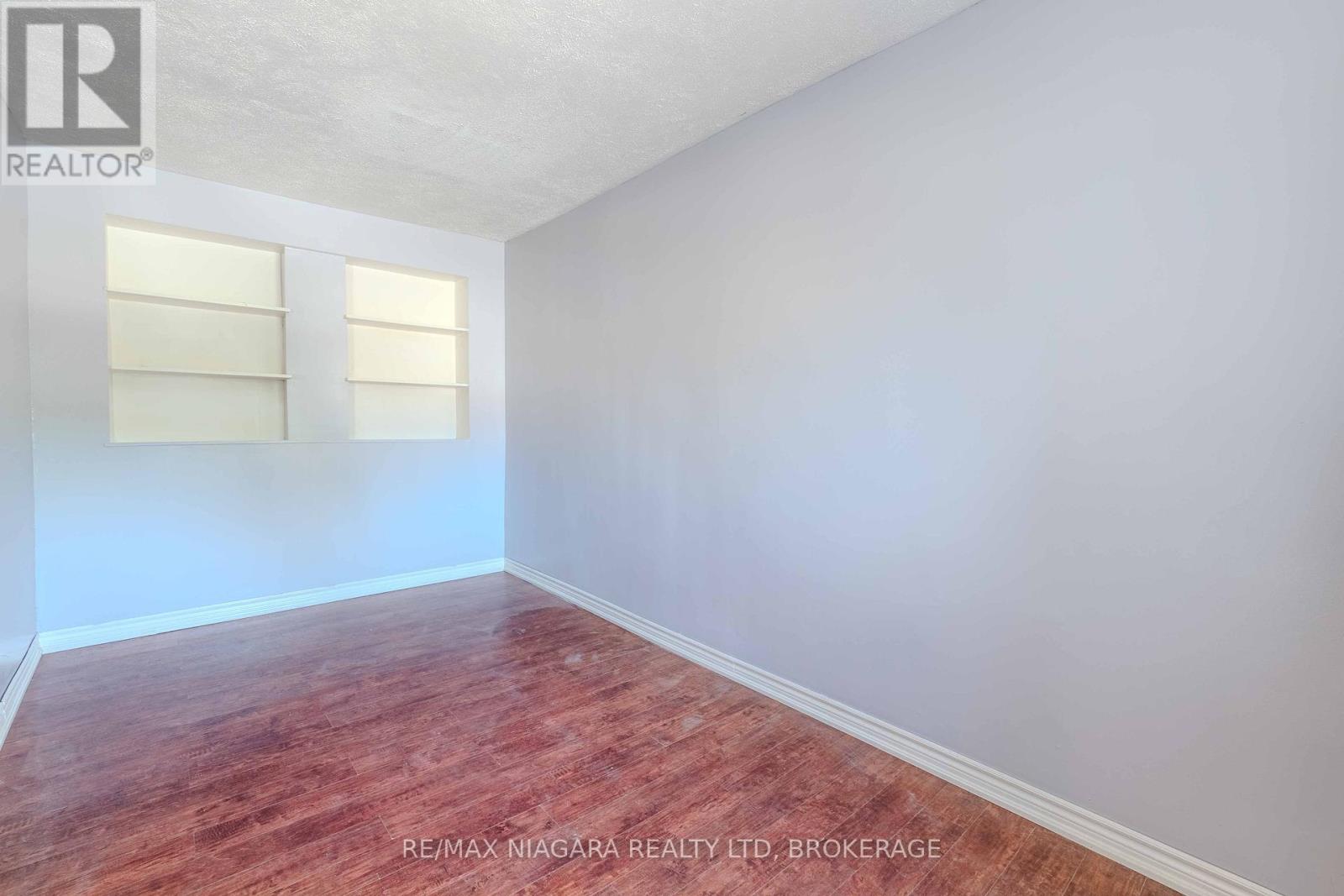 8 Garner Avenue, Welland, Ontario  L3B 2X6 - Photo 11 - X12380158