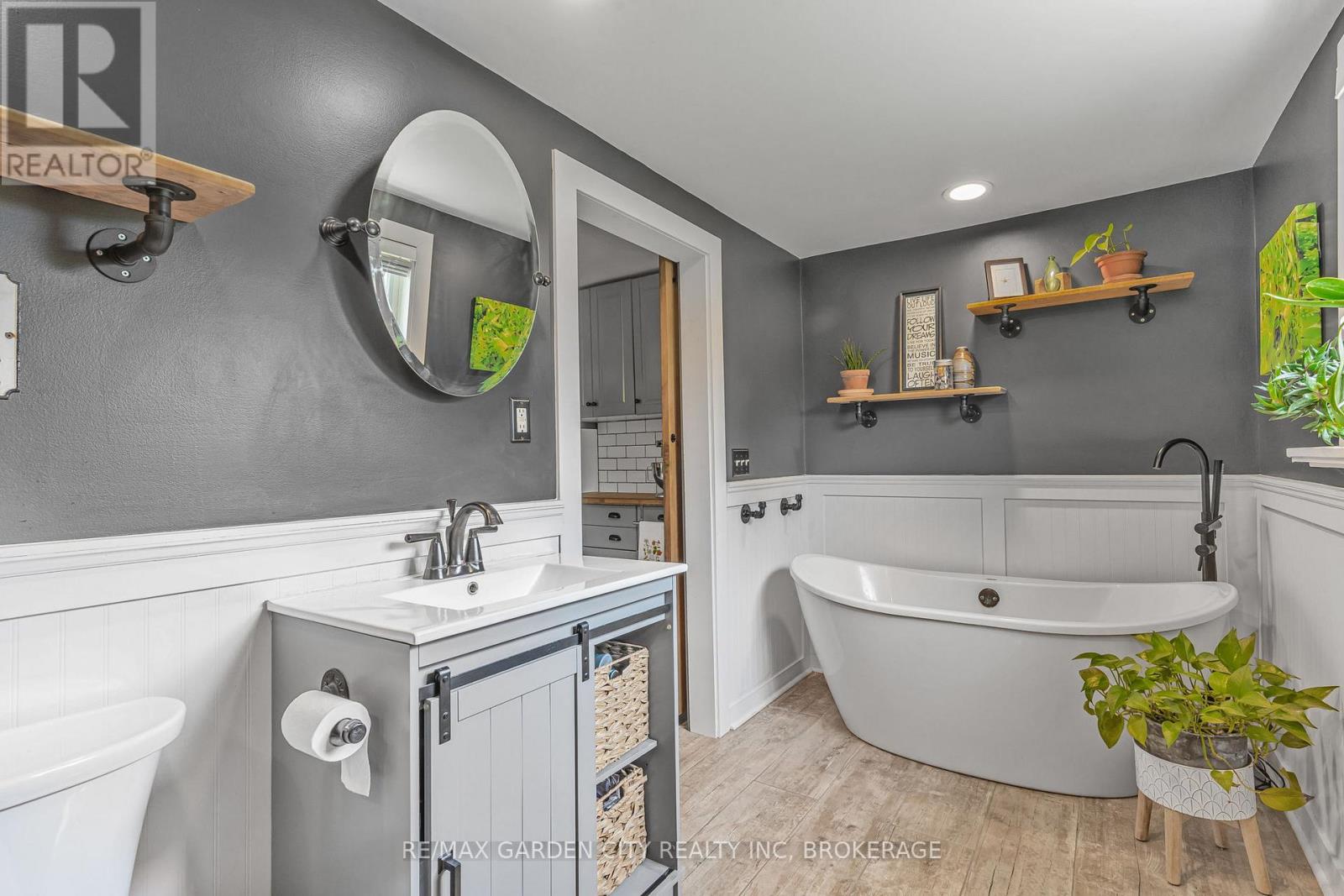 444 Webber Road, Pelham, Ontario  L3B 5N8 - Photo 17 - X12380242