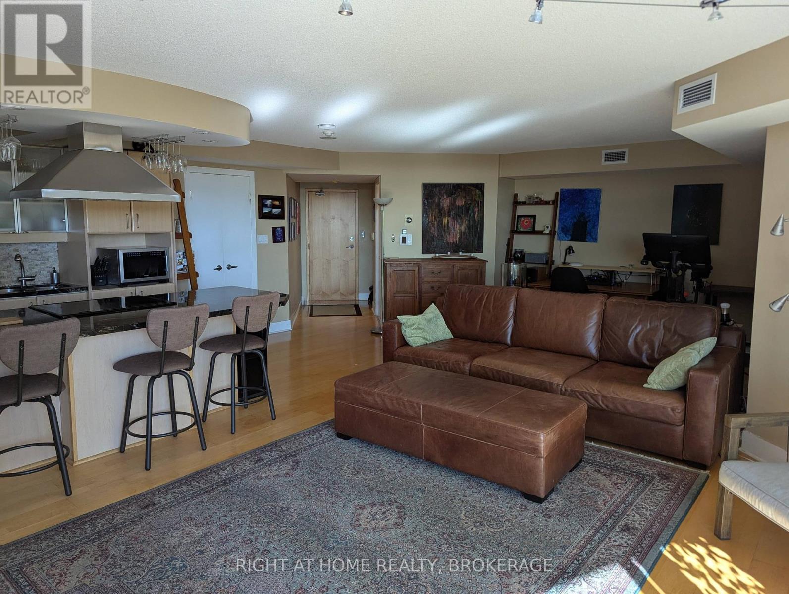 608 - 550 Queens Quay W Quay W, Toronto, Ontario  M5V 3M8 - Photo 2 - C12381984