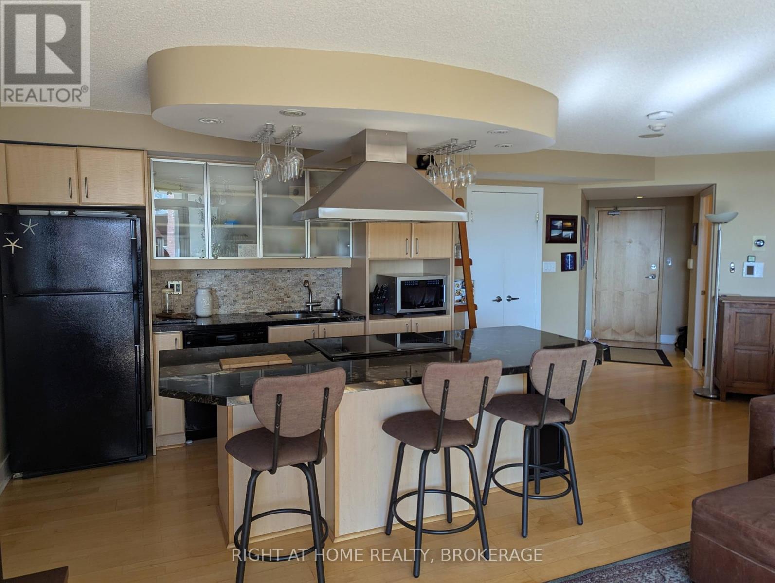 608 - 550 Queens Quay W Quay W, Toronto, Ontario  M5V 3M8 - Photo 4 - C12381984