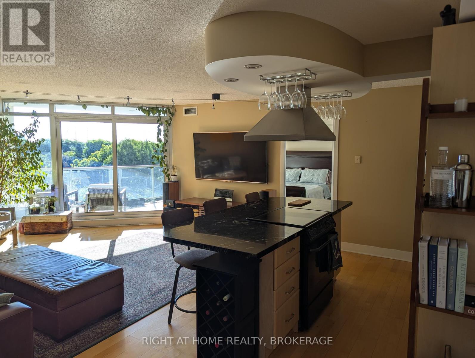 608 - 550 Queens Quay W Quay W, Toronto, Ontario  M5V 3M8 - Photo 6 - C12381984