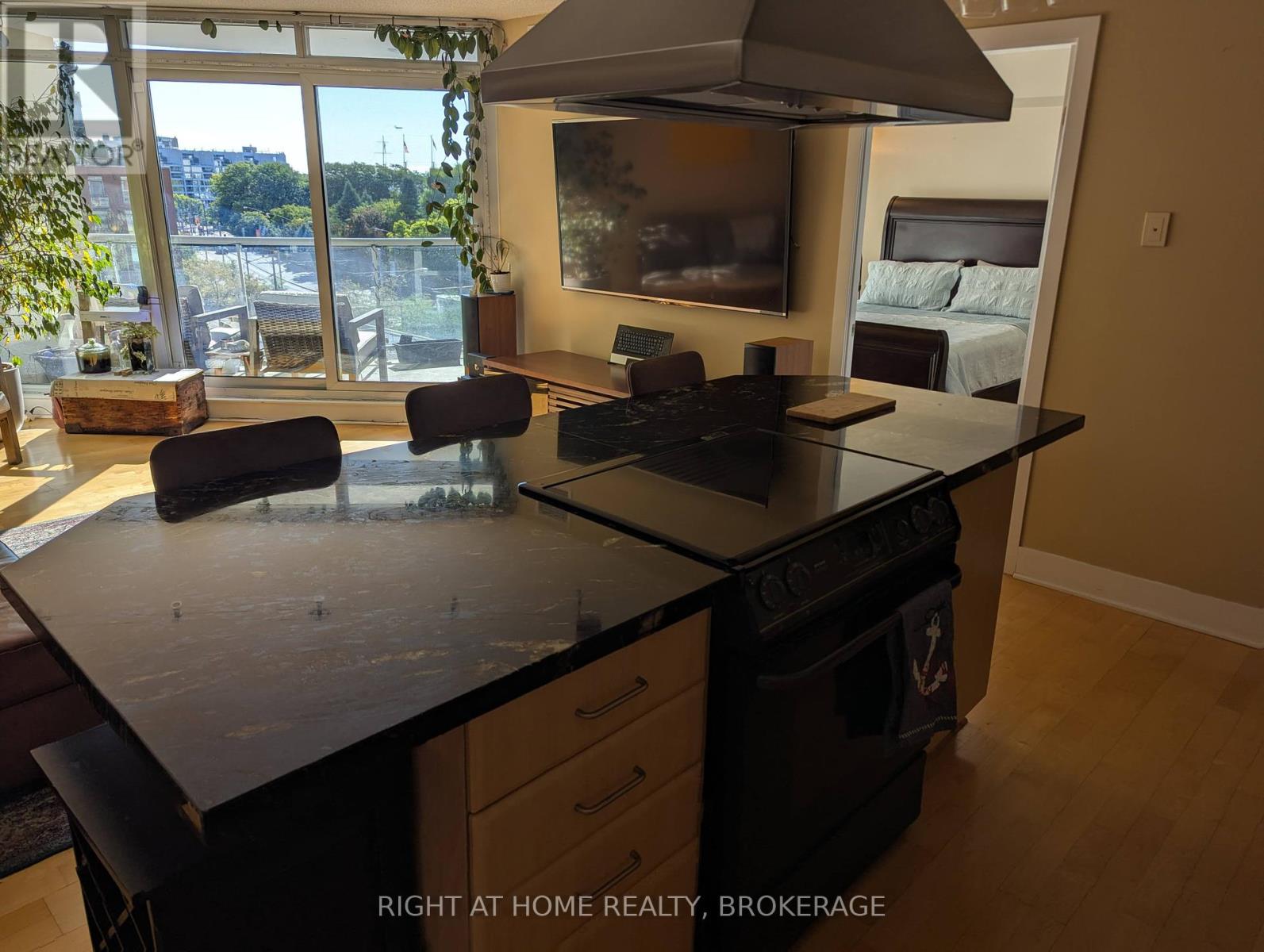 608 - 550 Queens Quay W Quay W, Toronto, Ontario  M5V 3M8 - Photo 7 - C12381984