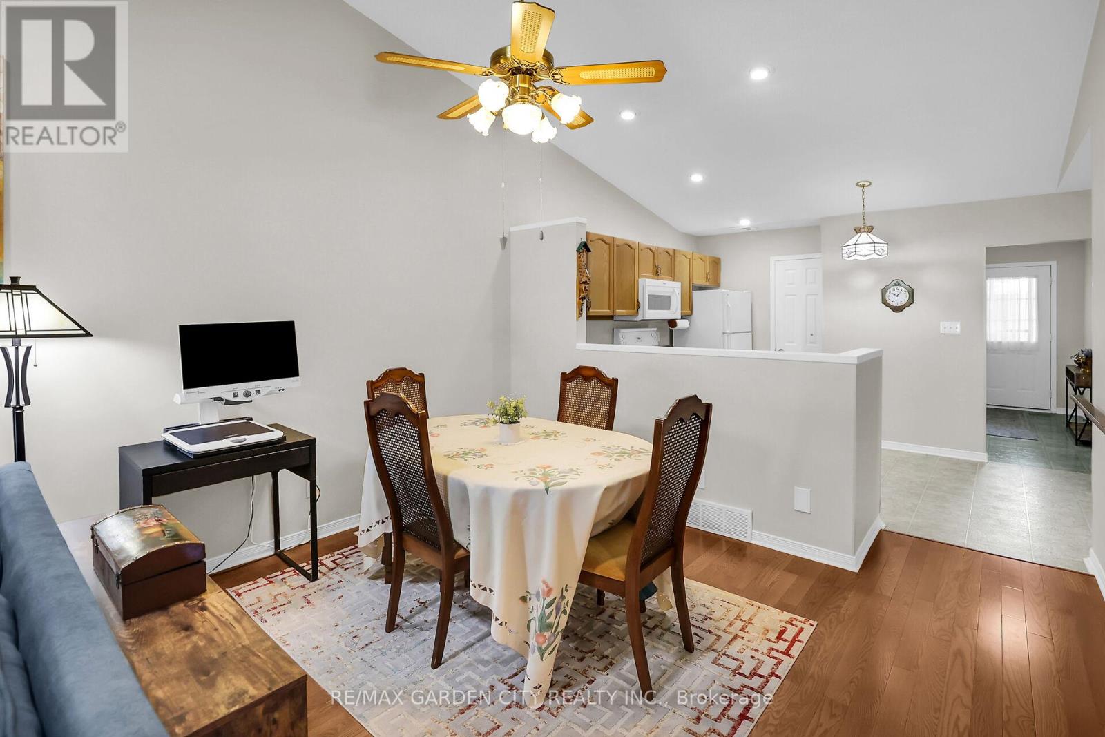 27 - 303 Central Avenue, Grimsby, Ontario  L3M 5L7 - Photo 10 - X12383719