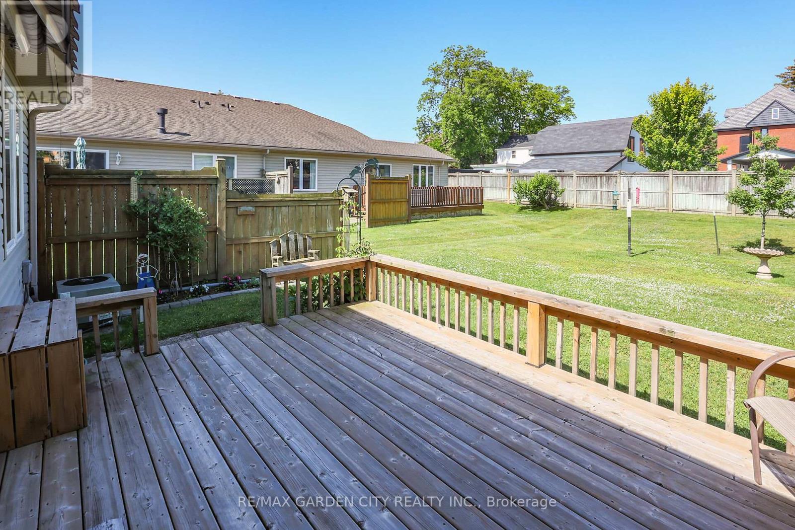 27 - 303 Central Avenue, Grimsby, Ontario  L3M 5L7 - Photo 24 - X12383719