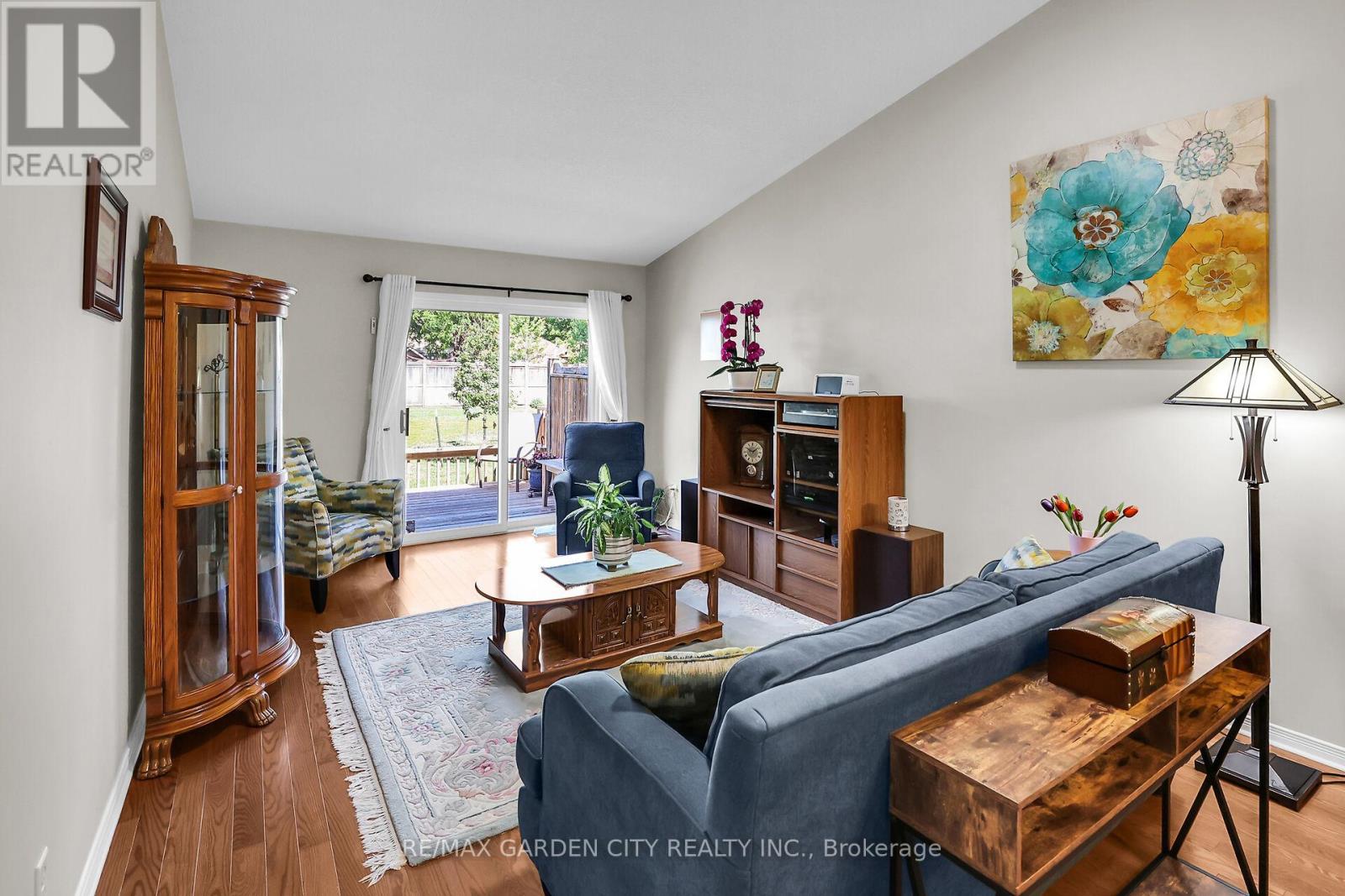 27 - 303 Central Avenue, Grimsby, Ontario  L3M 5L7 - Photo 9 - X12383719