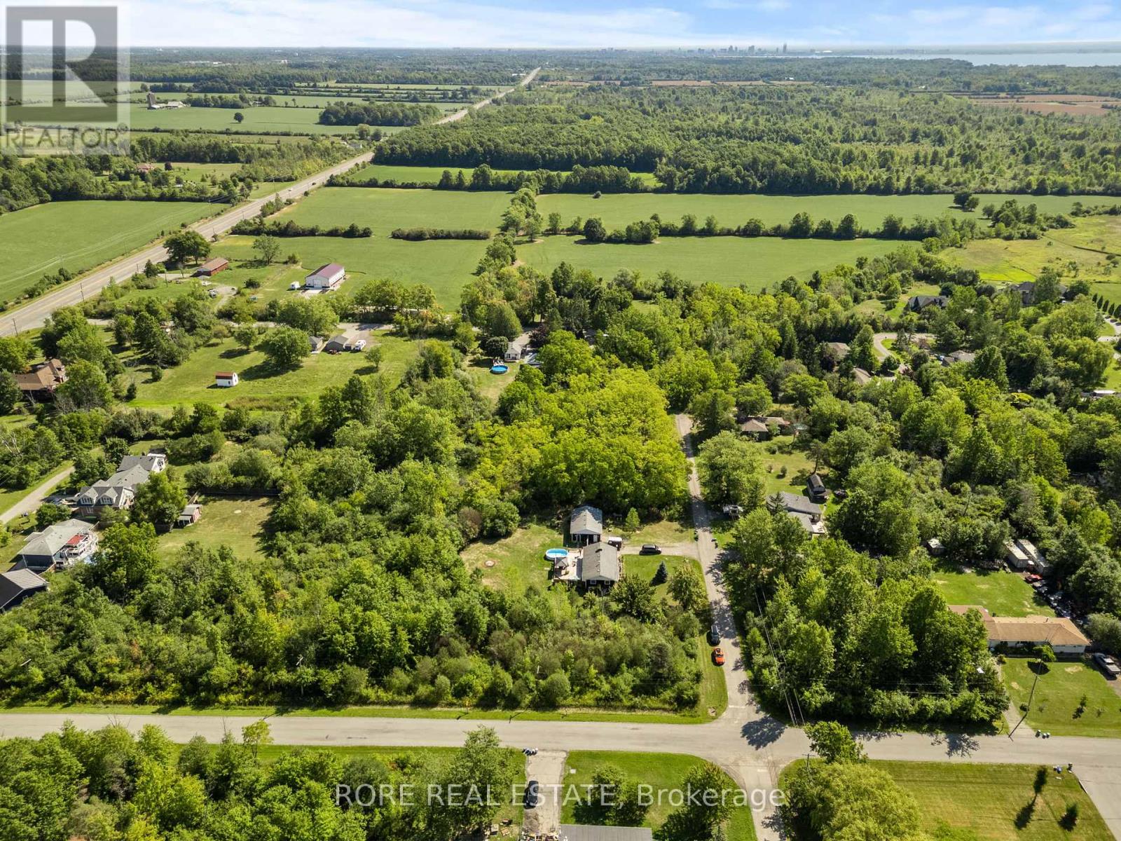 2858 Beach Avenue, Fort Erie, Ontario  L0S 1N0 - Photo 4 - X12383913