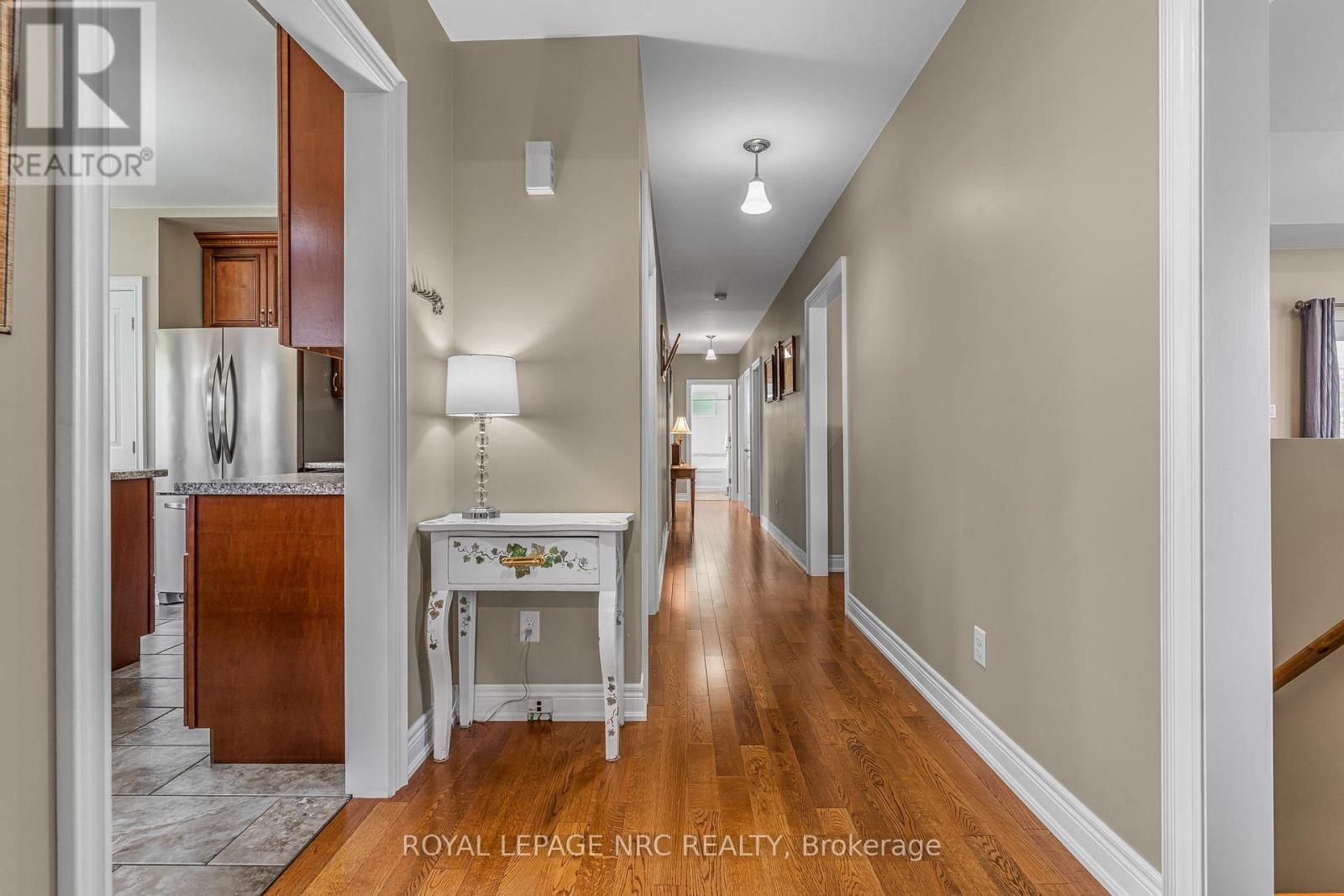 880 Edgemere Road, Fort Erie, Ontario  L2A 1A8 - Photo 10 - X12384029