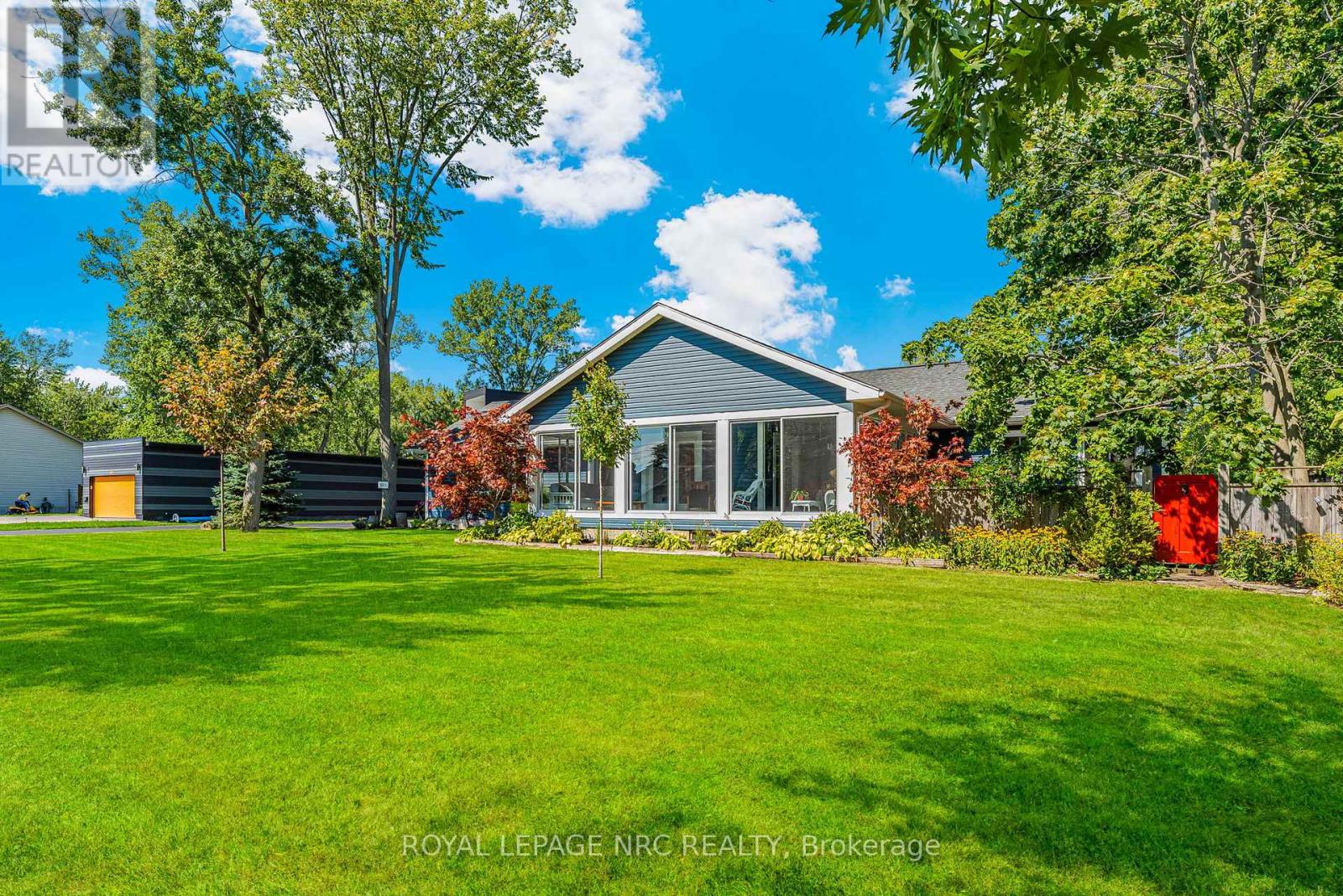 880 Edgemere Road, Fort Erie, Ontario  L2A 1A8 - Photo 2 - X12384029