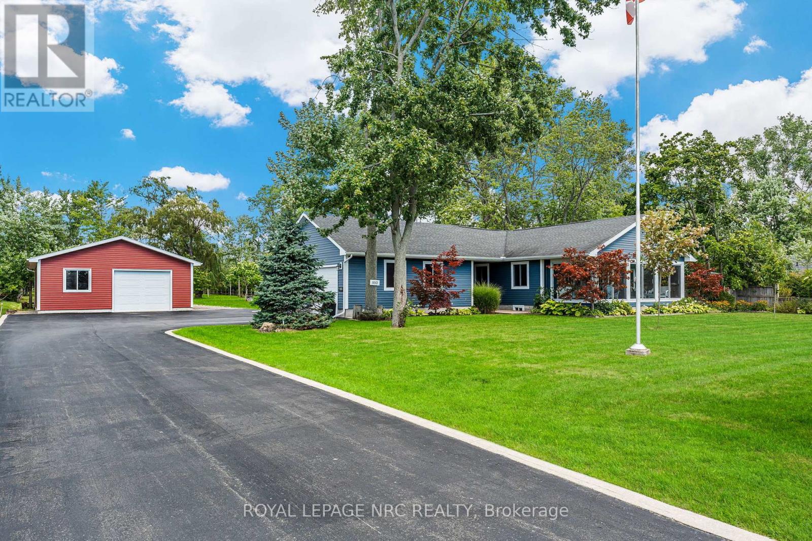 880 Edgemere Road, Fort Erie, Ontario  L2A 1A8 - Photo 3 - X12384029