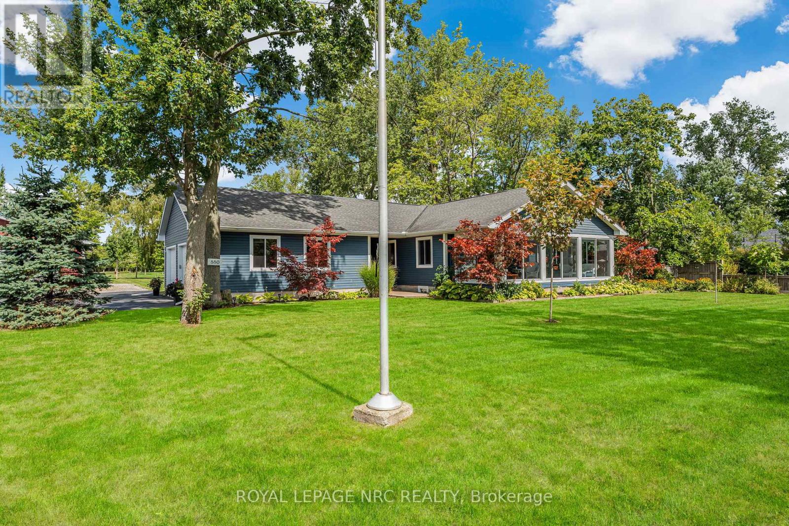 880 Edgemere Road, Fort Erie, Ontario  L2A 1A8 - Photo 4 - X12384029