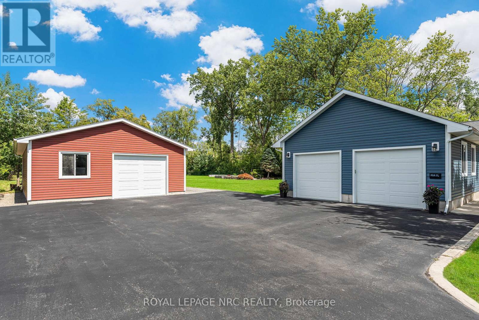 880 Edgemere Road, Fort Erie, Ontario  L2A 1A8 - Photo 5 - X12384029