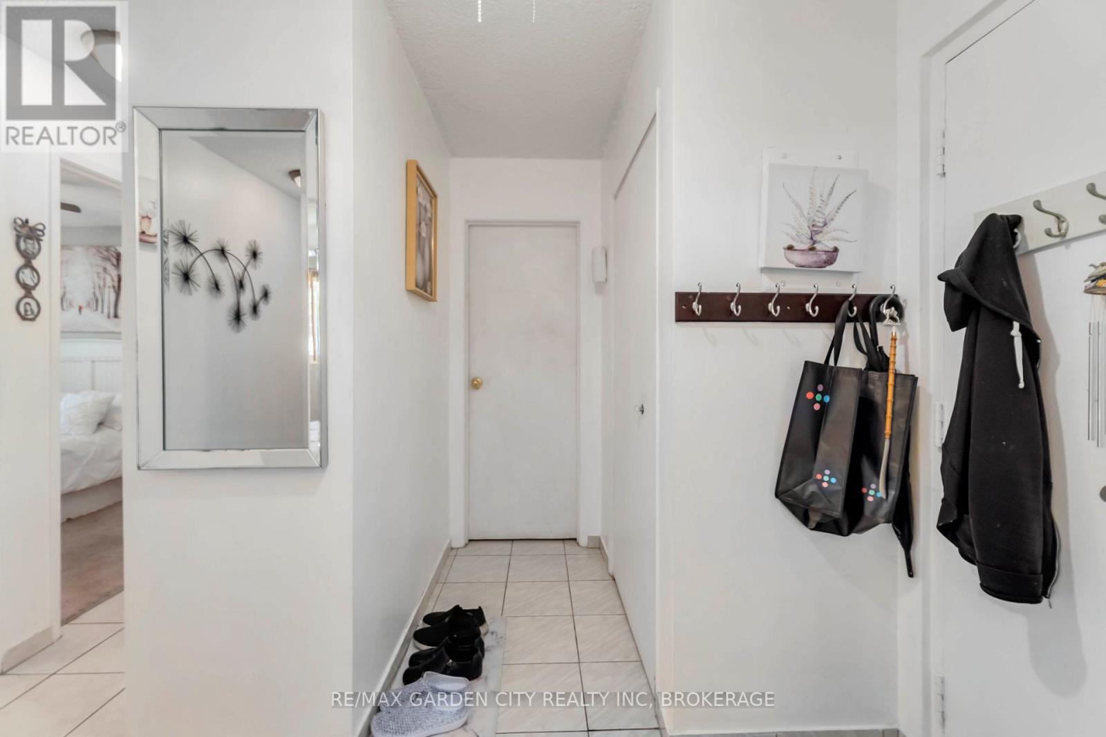 202 - 4692 Crysler Avenue, Niagara Falls, Ontario  L2E 3V8 - Photo 6 - X12384741