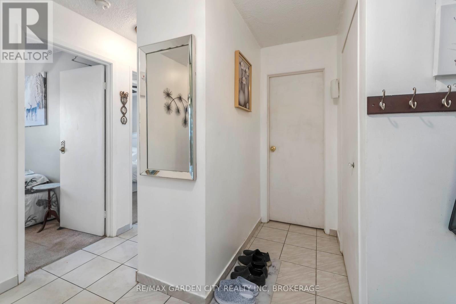 202 - 4692 Crysler Avenue, Niagara Falls, Ontario  L2E 3V8 - Photo 7 - X12384741