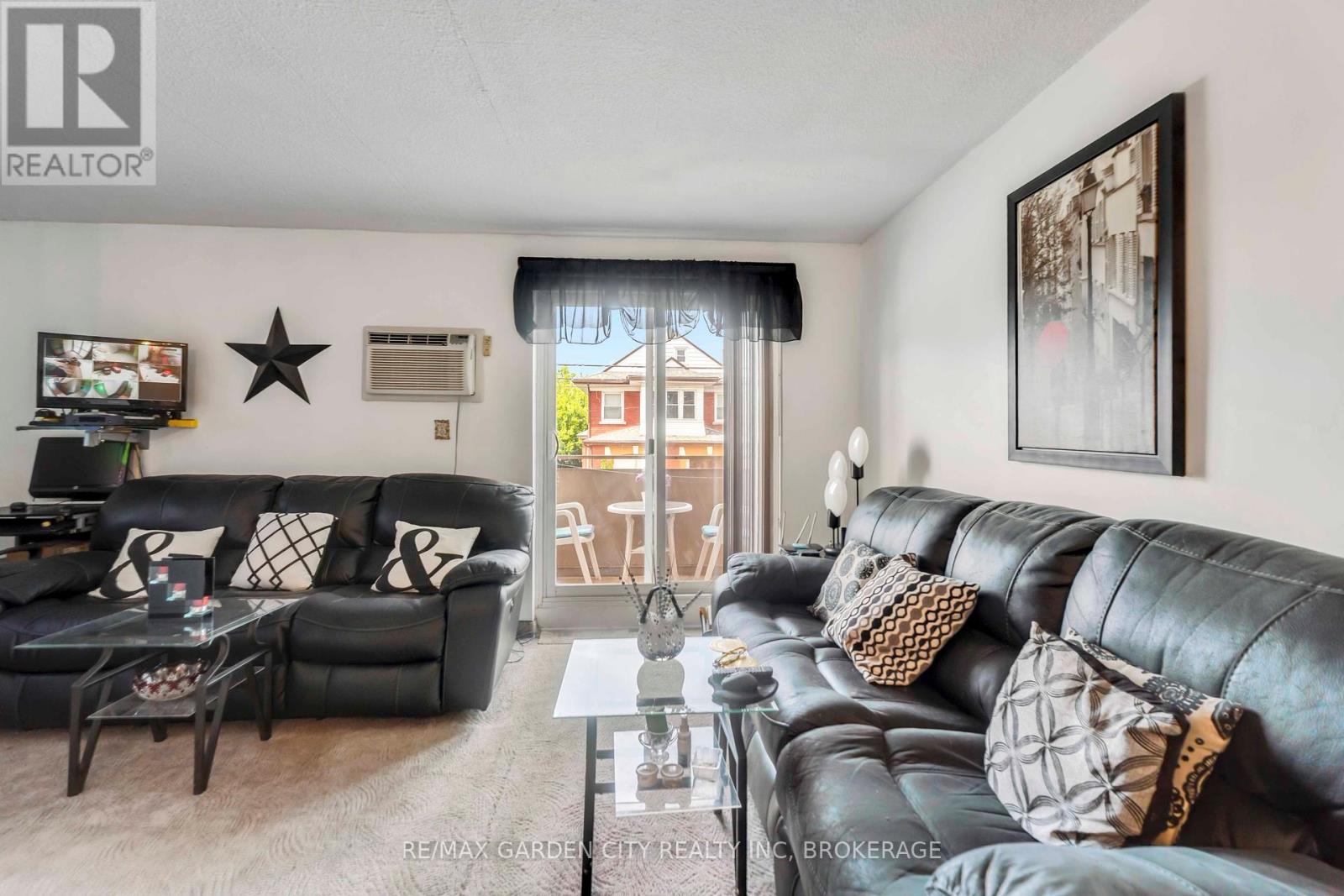 202 - 4692 Crysler Avenue, Niagara Falls, Ontario  L2E 3V8 - Photo 8 - X12384741